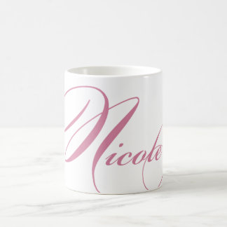 Nicole personalizou a caneca de café conhecida -
