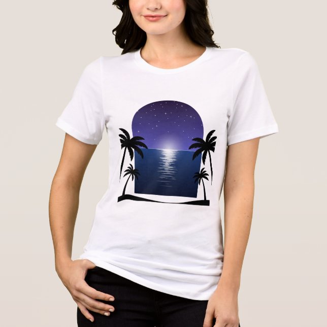 Night Beach – Moonlit Palm Reflection T-Shirt (Frente)
