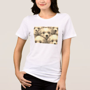 Ninhada de Filhotes em uma Camiseta Preta Manga Cu