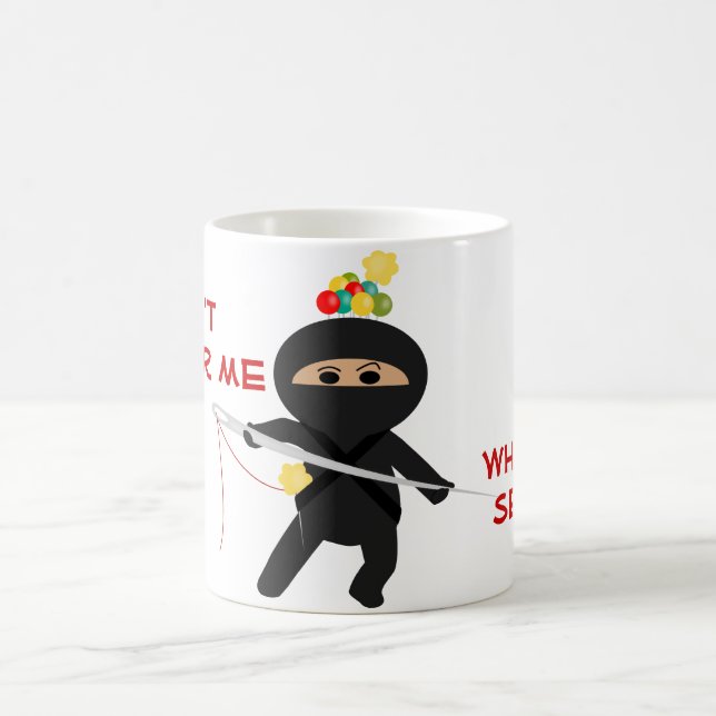Ninja com a caneca da agulha Sewing (Centro)