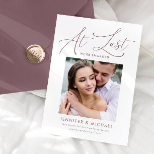 No Último Anúncio de Noivado de Foto do Script Mau