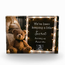 Noite confortável com o anúncio de gravidez do urs