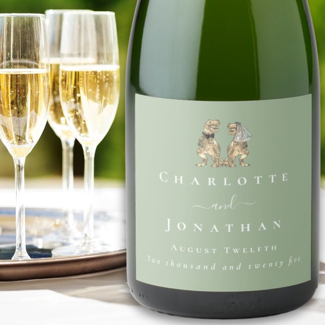 Noiva de Dinossauro Verde Sage e Branco Personaliz (Dinosaur wedding fun T-Rex bride & groom elegant Modern script custom sage green & white wine labels)