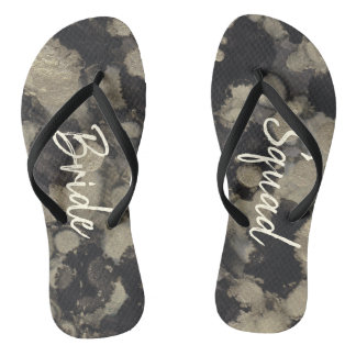 Noiva Oferece Sandálias de Goldes e Negros