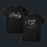 Noiva Til Death Nos Parte De Casamento De Gótico C<br><div class="desc">Camiseta noiva para um casamento de gótico com noiva impressa no peito em um roteiro de caligrafia suave com um crânio em um dos loops. Nas costas, até que a morte nos separe com seus nomes e data de casamento. Personalizado até a morte, nós fazemos uma camiseta para a noiva,...</div>