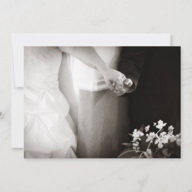 Noivos que guardaram as mãos que wedding o convite (Frente)
