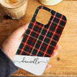 Nome Azul Elegante de Script de Xadrez Tartan<br><div class="desc">Capa de telefone de Xadrez de Tartain, personalizada com seu nome na elegante tipografia de script manuscrito. Projetado para o iPhone 13 Pro Max, mas ajustado muitos outros modelos. Se você escolher um modelo diferente, verifique se o design ainda parece excelente na visualização e, se necessário, ajuste (clique em "personalizar...</div>