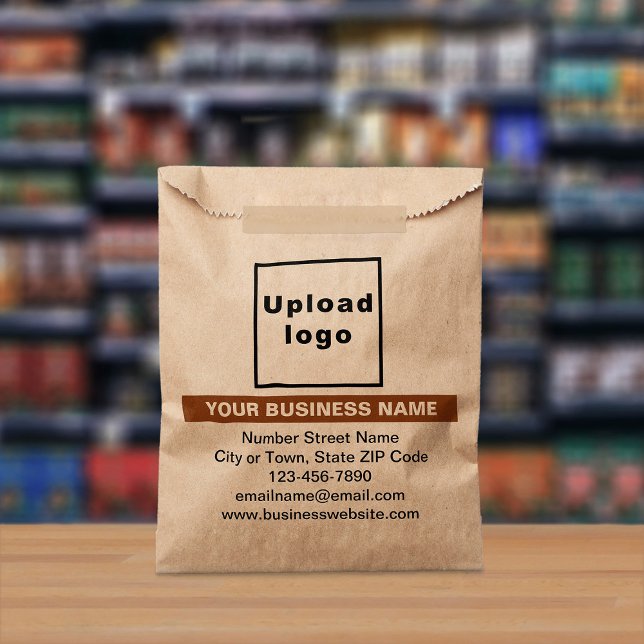 Nome da Empresa Destacado em Sacola de Papel Marro (Brown paper bag with your highlighted business name displayed in a store)