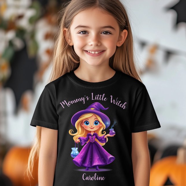 Nome da mamãe de Bruxa de Halloween (Mommy's Little Witch Halloween Girl Name T-Shirt)