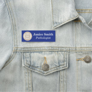 Nome de etiqueta com marca azul brilhante com logo