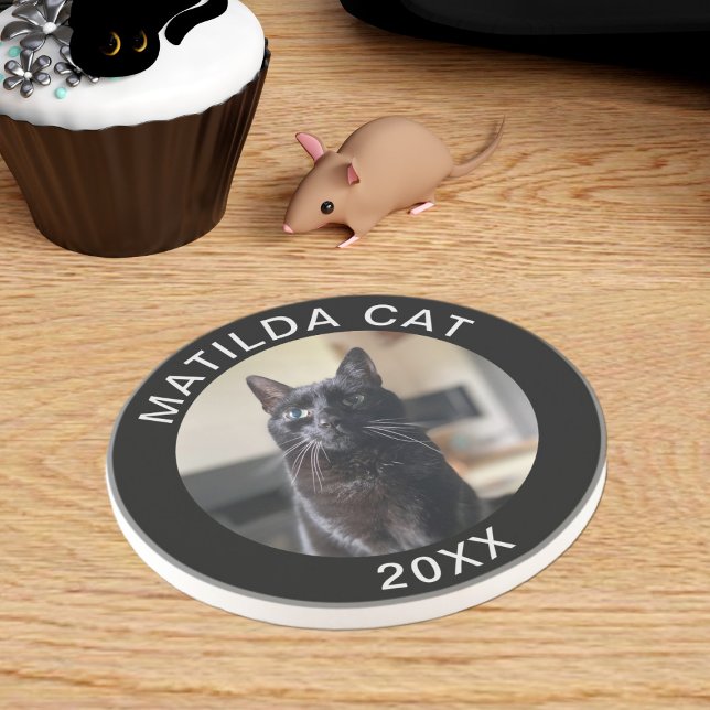 Nome de Foto de Gato Preto e Porta copos de Pet Pe (Upload your black cat's photo (or your's or your dog's) and add a year. Makes a lovely keepsake gift)