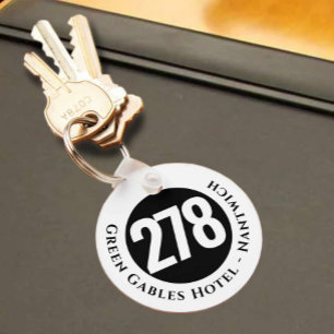 Nome do Hotel Plus Número da Sala em um Chaveiro