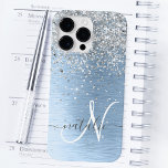 Nome do Monograma da Glitter de Prata de Metal Bru<br><div class="desc">Personalize facilmente esta moda design de capa de telefone com de chic com brilho prateado bonito em um fundo metálico azul escovado.</div>
