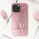 Nome do Monograma da Lâmina Rosa Bruta de Metal Gl<br><div class="desc">Personalize facilmente esta design de capa de telefone de chic moderna com brilho cintilante rosa-pincel bonito num fundo metálico rosado-pincelado e pincelado.</div>