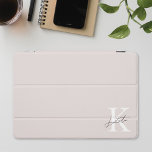 Nome do Monograma Personalizado Cor-de-Rosa Modern<br><div class="desc">Capa de ipad personalizada com um monograma moderno de script manual com nome e inicial personalizados.</div>