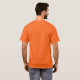 Nome e logotipo da empresa na camisa laranja (Parte Traseira Completa)