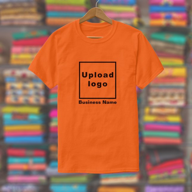 Nome e logotipo da empresa na camisa laranja (Build brand name awareness. Your business name and logo on orange color t-shirt.)