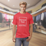 Nome e logotipo da empresa na camiseta vermelha<br><div class="desc">Você está procurando camiseta com seu nome de empresa e logotipo? Uma t-shirt que pode personalizar e incluir nos materiais do seu marketing para anunciar a sua empresa. Uma camiseta que você pode dar como item distribuído aos seus clientes. T-shirt como produto promocional para promover o seu nome de marca...</div>