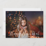 Nome Personalizado de Foto Feliz Hanukkah<br><div class="desc">Este design de feriados apresenta sua foto favorita com o texto "Happy Hanukkah" e seu nome de família em uma camada moderna de tipografia branca. No verso está um padrão de quatrefoil de coral e ouro. Personalize editando o texto nas caixas de texto fornecidas e adicionando sua própria foto. #hanukkah...</div>