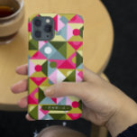Nome Personalizado de Padrão de Girly Moderno de T<br><div class="desc">Colorida Trendy Modern Girly Pattern Personalised Name Smartphone capas de iphone apresenta um padrão geométrico colorido em tons de rosa, verde e azul com seu nome personalizado na tipografia moderna e elegante do roteiro. Perfeito para aniversário, Natal, Dia de as mães, irmã, melhor amigo e muito mais. Concebido por ©...</div>