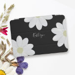 Nome Personalizado Floral de Margarida Branca e Pr<br><div class="desc">Uma margarida branca e bonita em uma capa de ipad preta. Adicionar seu nome</div>