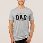 Nome simples da família do desportista de pai de e<br><div class="desc">Projetada para coordenar com a coleção de chás de fraldas alfaiates Design de Lea Delaveris, esta camisa de pai da equipe é um presente perfeito para um novo papai ou pai ser. Excelente também de vestir ao chá de fraldas, este design de t-shirt desportiva apresenta um "nome de equipe" em...</div>