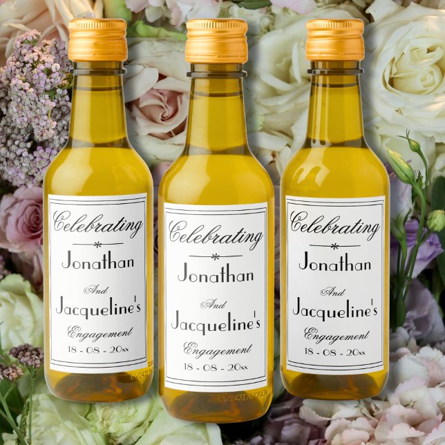 Nomes de Favoritos de festa de noivado Branco Simp (Engagement Party Favors - Elegant, Simple Black and White Mini Wine Bottle Labels.)