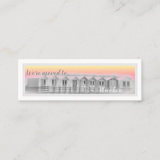 Nós movemos a cabana da praia, beira-mar no cartão (Frente)