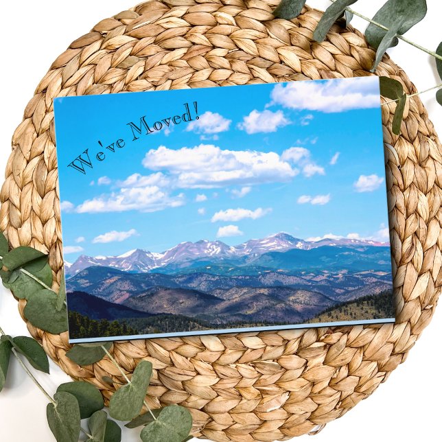 Nós Movemos Montanhas Anúncio de Novo Endereço  (Mountain Move Announcement Card: Announce your move with breathtaking mountain views.)
