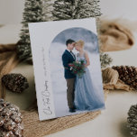 Nosso primeiro anúncio de casamento de Natal<br><div class="desc">Primeiro natal,  moderno design de fotos personalizado com design de fotografia e arco. Você pode carregar sua própria imagem e editar. O texto e as cores podem ser personalizados.</div>