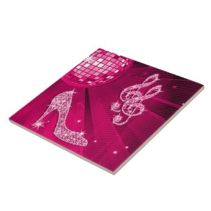 Nota Musical e Salto Alto Rosa Quente Brilhante