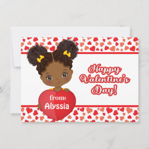 Notas African American Girl segurando cartão de Namorado