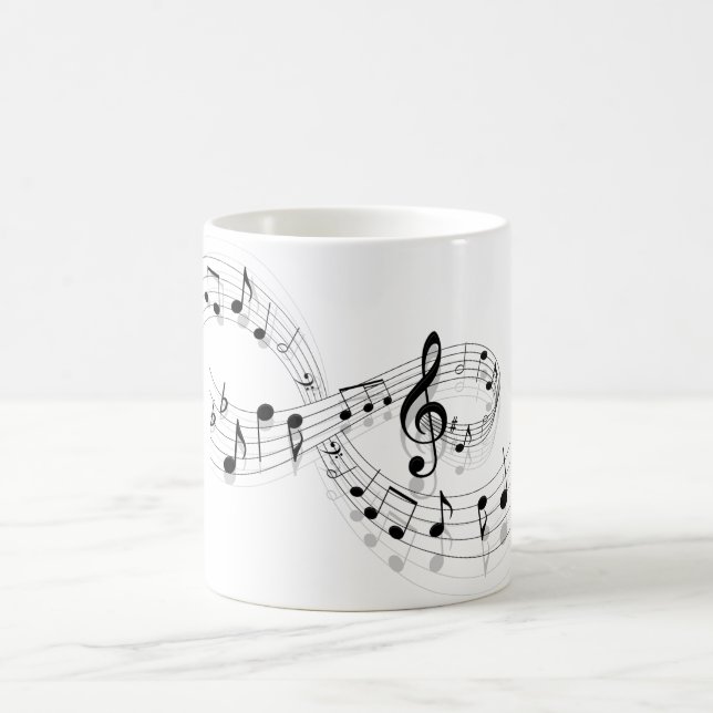 Notas musicais em uma linha de funcionarios caneca (Centro)