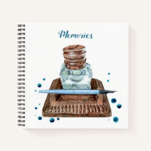Notebook antiquado de espiral no Inkwell