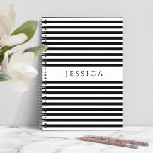 Notebook com nome de padrão em branco e preto