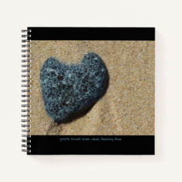 Notebook w imagem de pedra + texto inspiracional
