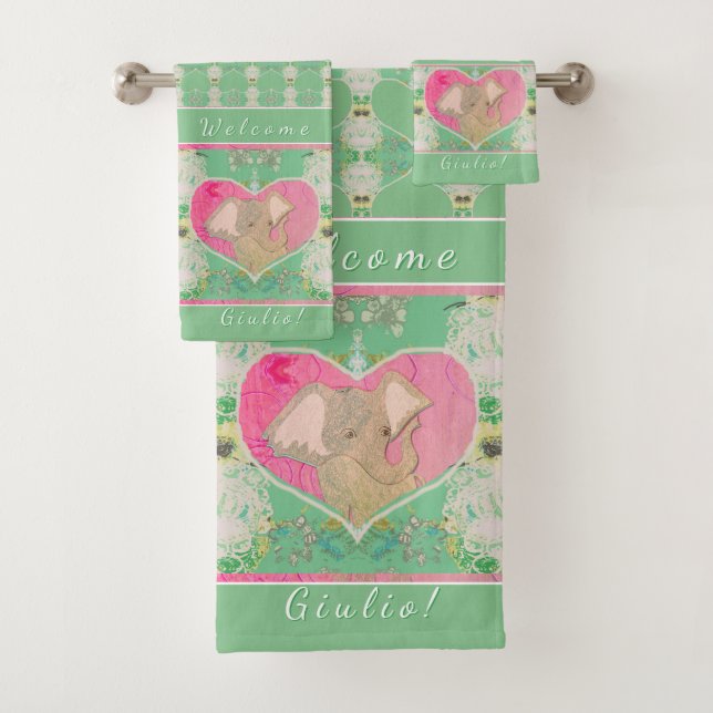 Novo bebê com toalha de elefante (Insitu)