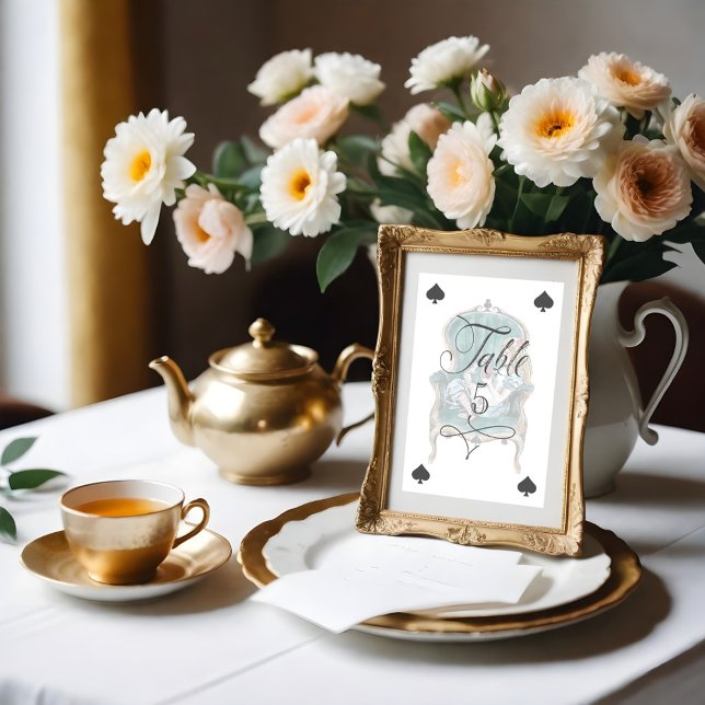 Numeração De Mesa Alice no País das Maravilhas Sentada em Plenário (Alice in Wonderland Sitting in Chair Playing Card)