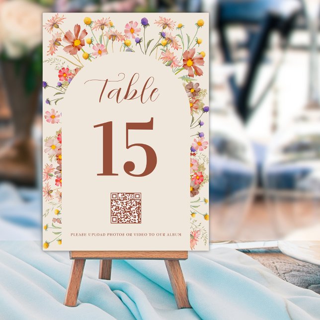 Numeração De Mesa Arco Floral de Flores Silvestres Boho código QR Te (Wildflower floral arch terracotta beige qr code custom wedding table number card boho rustic fall )