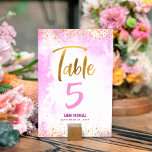 Numeração De Mesa Bat Mitzvah Pink Watercolor Script Glitter Dourado<br><div class="desc">Nenhuma festa do Bat Mitzvah está completa sem cartões de números de tabela personalizados. Deixe o seu Bat Mitzvah favorito se orgulhar, se regozijar e celebrar seu marco em seu partido perfeitamente coordenado. Folha de folha esmaecida, moderna e esparsa de ouro escrita à mão e pequenos pontos sobrepõem um fundo...</div>