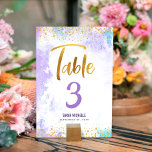 Numeração De Mesa Bat Mitzvah Purple Watercolor Script Glitter<br><div class="desc">Nenhuma festa do Bat Mitzvah está completa sem cartões de números de tabela personalizados. Deixe o seu Bat Mitzvah favorito se orgulhar, se regozijar e celebrar seu marco em seu partido perfeitamente coordenado. Escrita manuscrita manuscrita, moderna e brilhante em folha de ouro, e pequenos pontos sobrepõem um fundo de aquarela...</div>