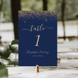 Numeração De Mesa Casamento de Borda Azul Dourada e Azul do Marinho<br><div class="desc">A borda superior deste elegante número moderno da mesa de casamento apresenta um design dourado faux glitter. O texto personalizável combina uma letra pálida de cor dourada,  uma letra copperplate e uma letra itálico num fundo azul marinho.</div>