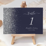 Numeração De Mesa Casamento de Borda Glitter Azul-Escuro Moderno<br><div class="desc">A borda esquerda deste elegante número da mesa de casamento moderna apresenta um design de cintilação. O texto personalizável combina a escrita manual de cinzas prateadas,  fontes copperplate e itálico em um fundo azul escuro de marinho.</div>