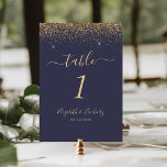 Numeração De Mesa Casamento de Borda Glitter Dourada Azul Moderno Es<br><div class="desc">A borda superior deste elegante número moderno da mesa de casamento apresenta um design dourado faux glitter. O texto personalizável combina manuscrito pálido de cor dourada,  fontes copperplate e itálico em um fundo azul escuro.</div>