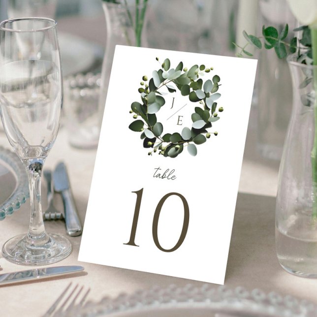 Numeração De Mesa Casamento de Eucalyptus Wreath, Monograma Moderno  (White Modern Monogram Eucalyptus Wreath Wedding Table Card)