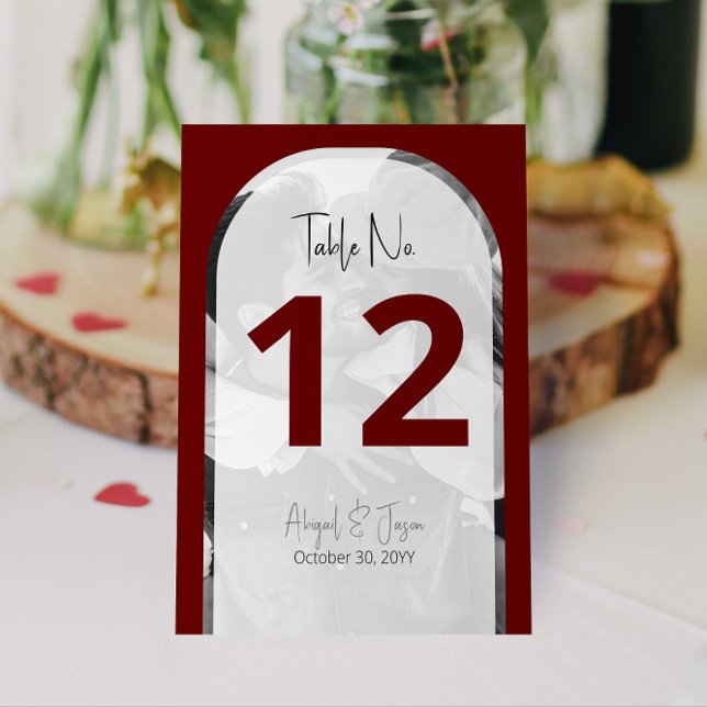 Numeração De Mesa Casamento de Fotografias Archadas Minimalístico em (Minimalistic Deep Burgundy Arched Photo Wedding Photo Table Numbers )