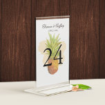 Numeração De Mesa Casamento de Verão na Ilha do Abacaxi Tropical<br><div class="desc">Números de tabela de casamentos de verão da ilha tropical de abacaxi moderna e elegante - fácil de personalizar e projetado para complementar seu caso temático costeiro. Para personalizar ainda mais, clique no link "personalizar mais" e use a ferramenta design para modificar o design. Se preferir papel mais espesso ou...</div>