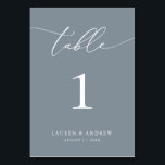 Numeração De Mesa Casamento Minimalista Dusty Blue | Personalização<br><div class="desc">(**NOTA: Para solicitar,  basta ajustar o número da tabela (e o nome/data) e adicionar cada número ao carrinho separadamente. Em seguida,  faça check-out assim que terminar.) Belo,  elegante,  moderno e minimalista,  cartão de número de mesa. Totalmente personalizável com seus nomes (ou Nome do Evento) e Data.</div>