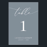 Numeração De Mesa Casamento Minimalista Dusty Blue | Personalização<br><div class="desc">(**NOTA: Para solicitar,  basta ajustar o número da tabela (e o nome/data) e adicionar cada número ao carrinho separadamente. Em seguida,  faça check-out assim que terminar.) Belo,  elegante,  moderno e minimalista,  cartão de número de mesa. Totalmente personalizável com seus nomes (ou Nome do Evento) e Data.</div>
