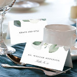 Numeração De Mesa Casamento ou Banquete Botânico por Aquarela de Ar<br><div class="desc">Uma luz eetérea maravilhosa e design botânica de cor aquosa, com ramos de vegetação florestal. O modelo é configurado para personalizar com o nome do convidado e o número da tabela na frente e os nomes da noiva e do noivo no verso. A placa impressão plana e é facilmente dobrada...</div>